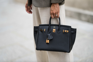 A Hermès a hanyatló luxuspiacon is szárnyal