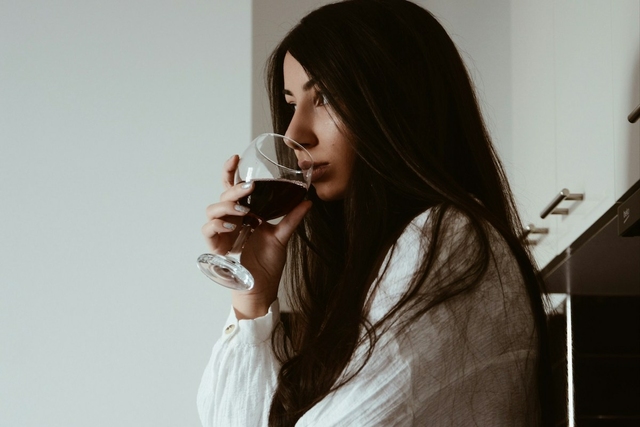 Anyaként az alkohol fogságában: wine moms