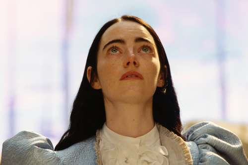 Szegény párák: Emma Stone ruhatárának minden darabja rejtett jelentéssel bír