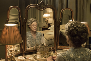 Kalapács alá kerülnek a Downton Abbey jelmezei