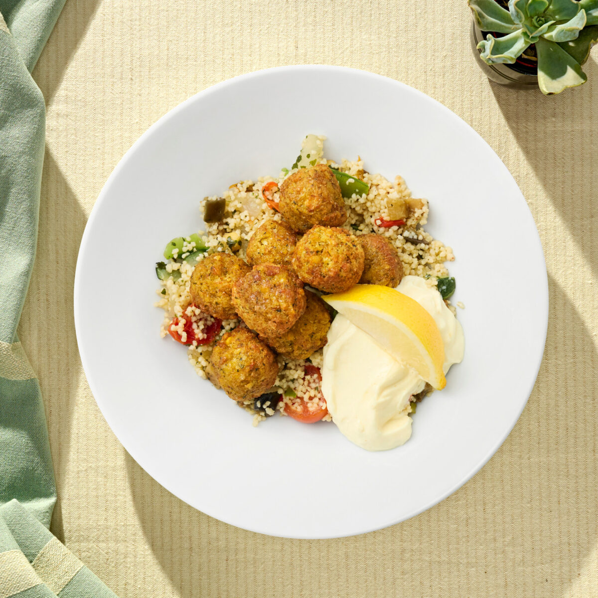 IKEA fenntartható ételek, növényi alapú termékek, Veganuár 2026, egészséges étkezés, húsmentes alternatívák, fenntartható életmód, élelmiszer‑pazarlás csökkentése, víztakarékos megoldások, IKEA Family kedvezmények, vegán újdonságok