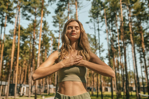 Egyszerű gyakorlatokkal a stressz ellen: Mit csinálj, ha elönt az aggodalom?