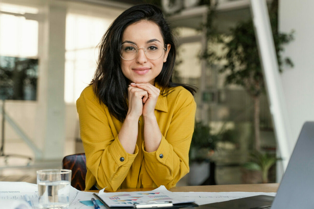 Magas fizetés, női dominancia: 5 karrierút, ahol ma már a nők diktálják a tempót