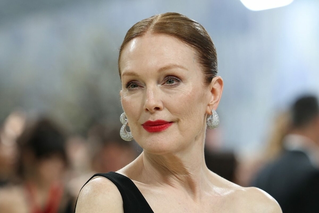 Julianne Moore különleges díjat vesz át a Cannes-i Filmfesztiválon