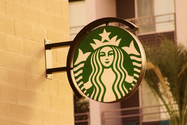 Bezár az összes Starbucks Dél-Koreában: egy MI-vel generált reklám miatt küldik történelemórára a dolgozókat