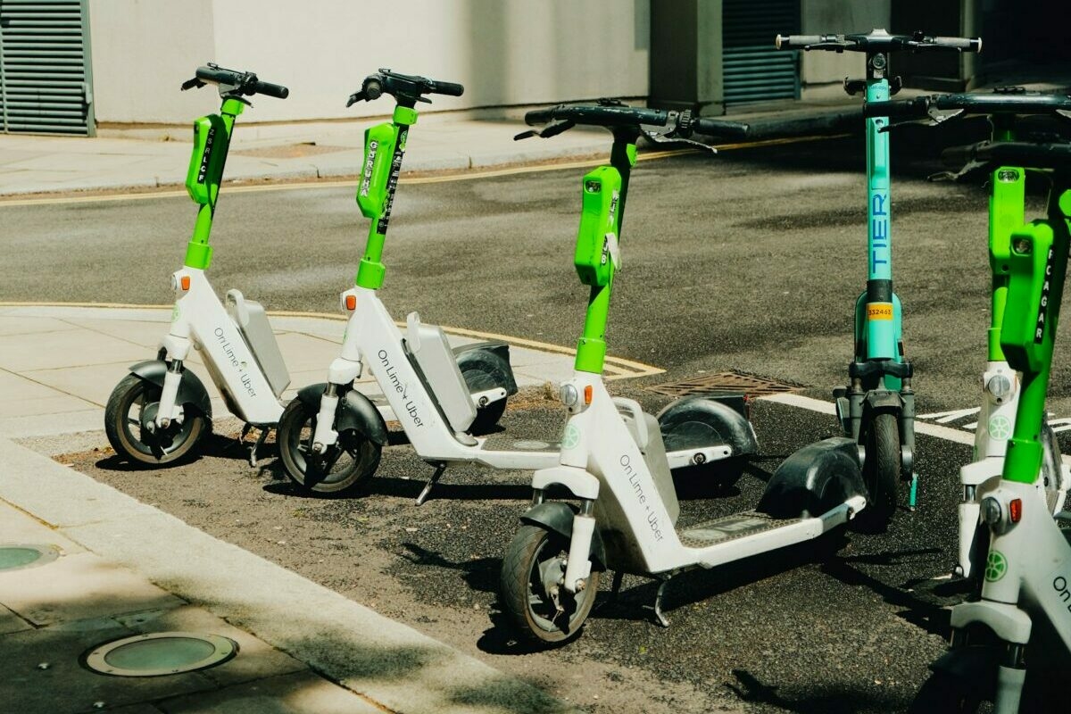 Íme a meghökkentő statisztika: ennyire balesetveszélyes elektromos rollerrel közlekedni