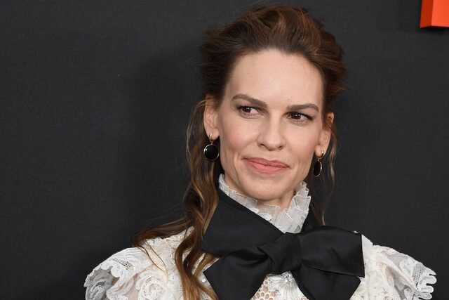 52 évesen újra édesanya lesz Hilary Swank