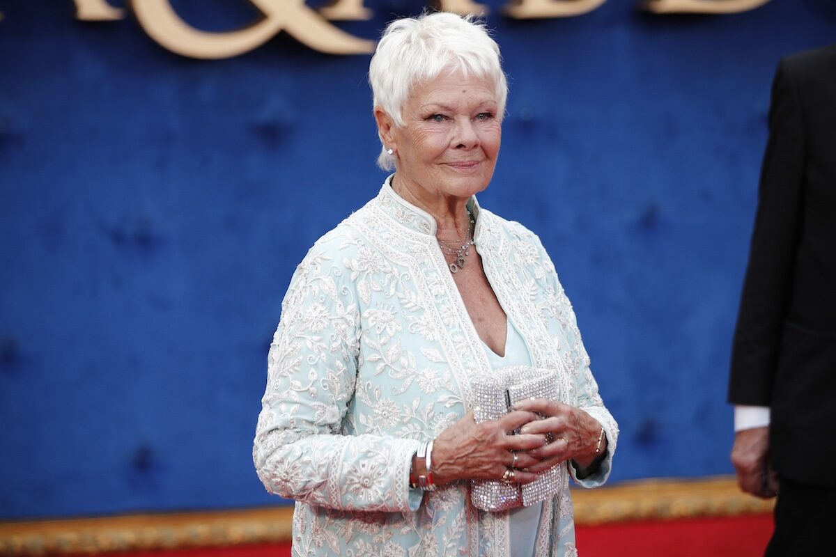 Fokozatosan elveszíti a látását Judi Dench: már olvasni sem tud a világhírű színésznő